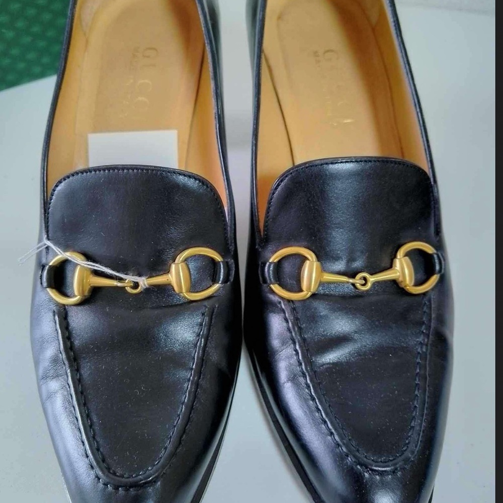 Gucci Black Leather Heeled Loafers with Gold Horsebit Hardware - Picture 4 of 12